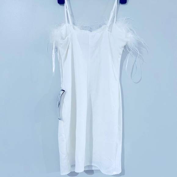 B DARLIN Juniors' Feather-Trim Bodycon Scuba Crepe Minidress, women’ size 7/8 - Picture 8 of 15